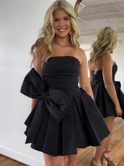 Black A-Line Strapless Short Satin Homecoming Dress With Bowknot