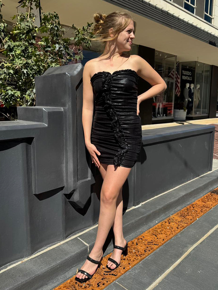 Elegant Strapless Short Homecoming Dress with Ruffle Detailing