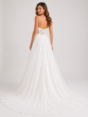 Elegant Sweetheart Neckline Lace Applique A-Line Wedding Dress with Chapel Train