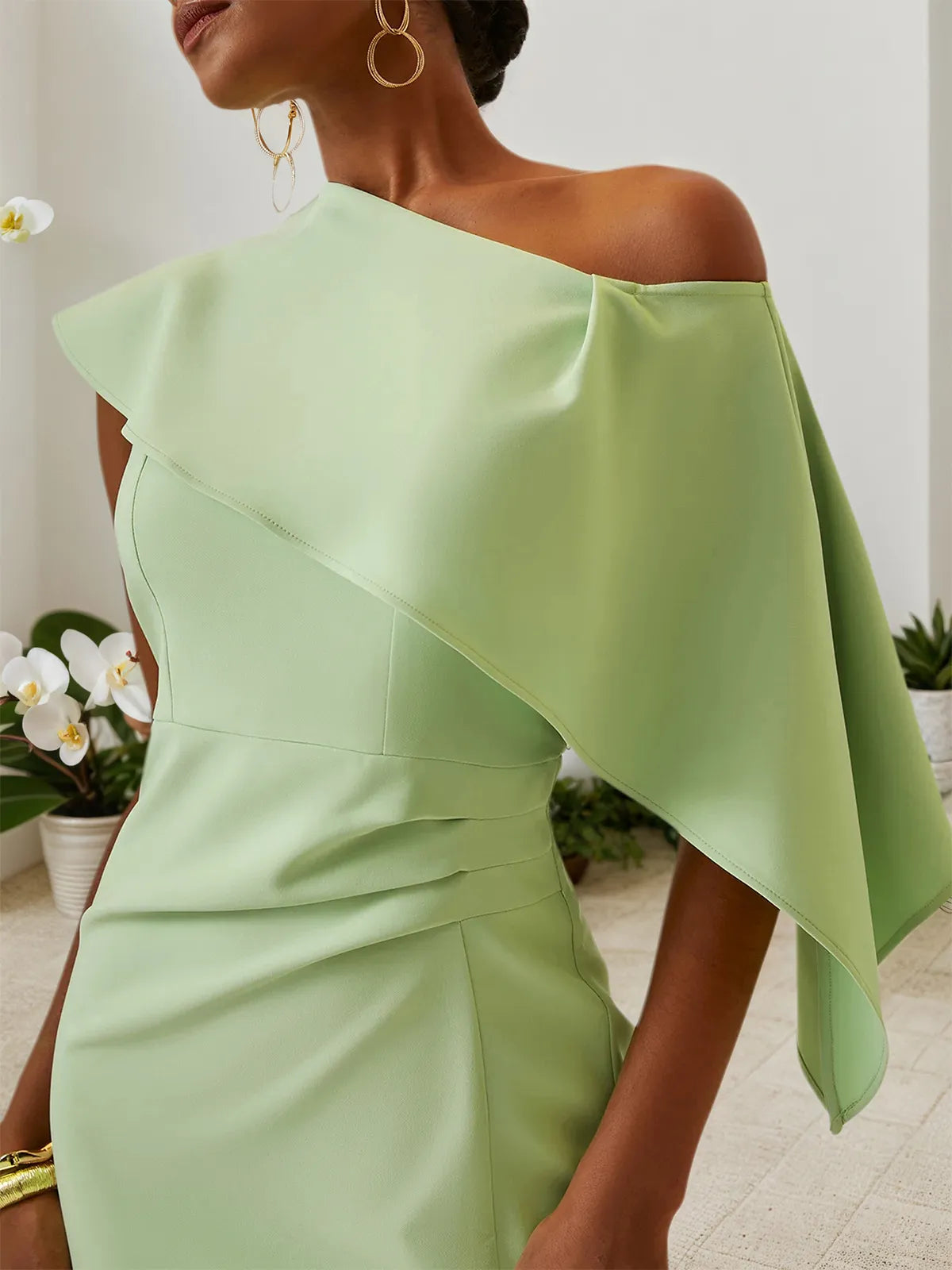 Green One-Shoulder Ruched Sheath Midi Dress