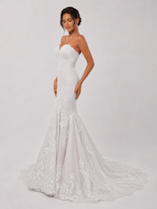Elegant Strapless Sweetheart Lace Mermaid Wedding Dress with Chapel Train