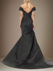 Black Trumpet/Mermaid Off the Shoulder Floor Length Sleeveless Mother Of The Bride Dress