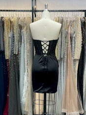 Bodycon Scoop Neck Satin Short Homecoming Dress with Appliqeus