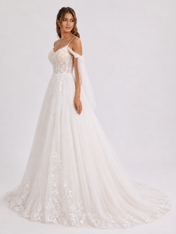 Elegant Sweetheart Lace Applique A-Line Wedding Dress with Detachable Sleeves and Chapel Train