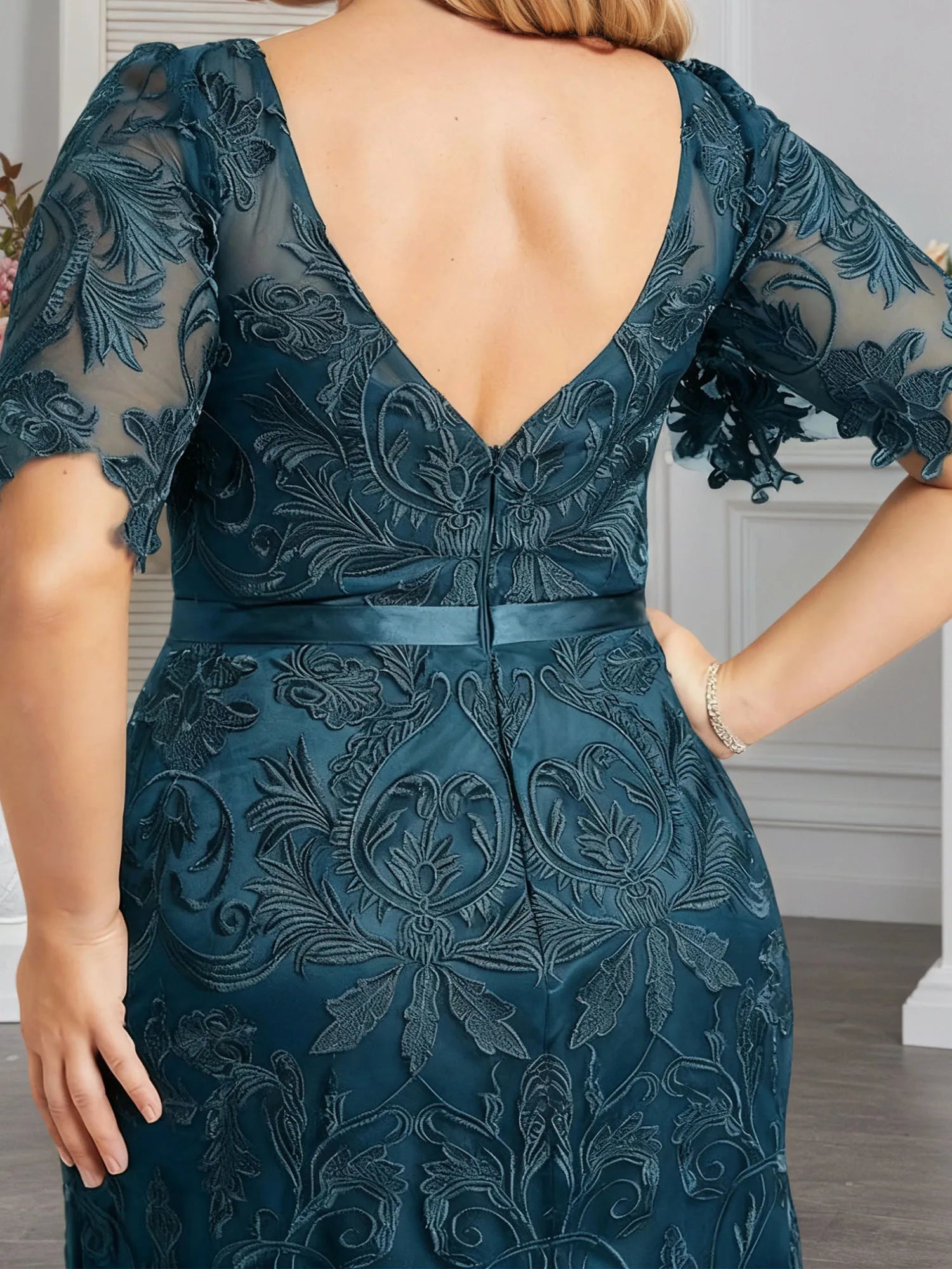 A-line Scoop Neck Floor-Length Lace Evening Dress With Appliques