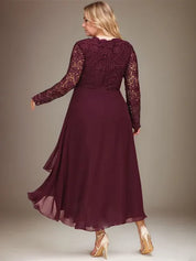 Robe de mère de la mariée asymétrique en mousseline de soie et dentelle, coupe trapèze et col en V 