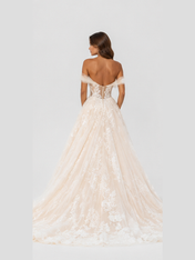 Elegant Floral Applique Tulle A-Line Wedding Dress with Sweep Train
