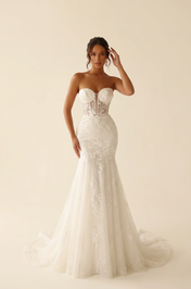 Elegant Strapless Sweetheart White Lace Trumpet Wedding Dresses with Corset and Sweep Train