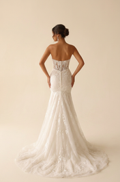 Elegant Strapless Sweetheart White Lace Trumpet Wedding Dresses with Corset and Sweep Train
