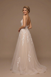 Elegant V-Neck White Lace A-Line Wedding Dresses with Spaghetti Straps and Sweep Train