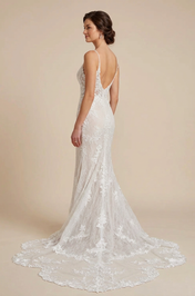 Elegant Spaghetti Strap White Lace Trumpet Wedding Dresses with V-Neck and Chapel Train