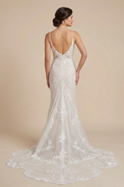 Elegant Spaghetti Strap White Lace Trumpet Wedding Dresses with V-Neck and Chapel Train