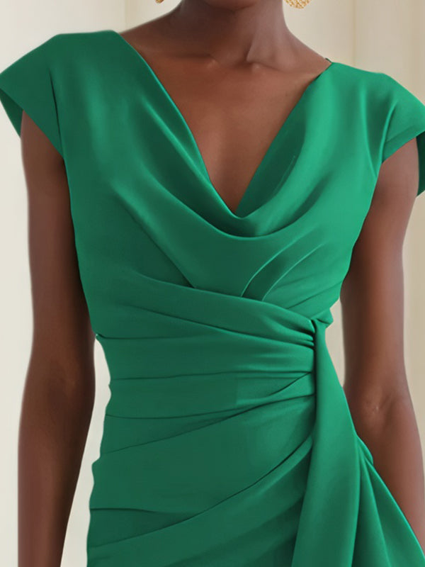 Neckline: Cowl Neck