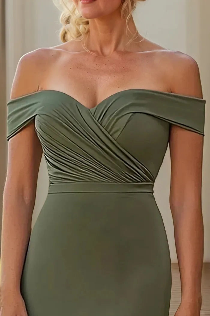 Sheath/Column Off the Shoulder Sleeveless Satin Mother of the Bride Dress