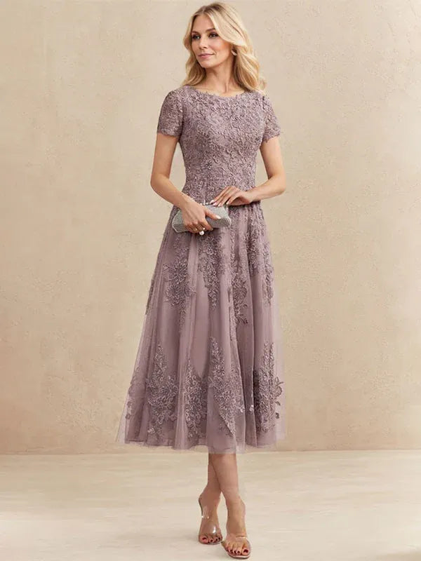 Robe de mère de la mariée coupe trapèze, longueur thé, en tulle et dentelle 