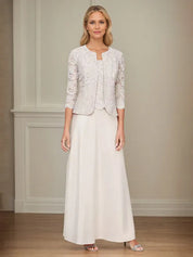 Robe veste en dentelle pailletée et jupe en satin avec veste ouverte 