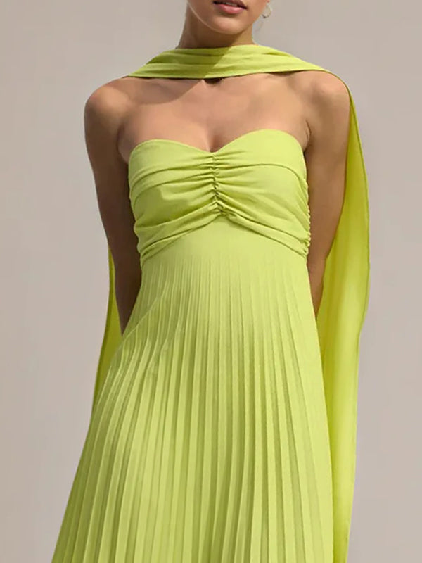 Neckline: Off the Shoulder