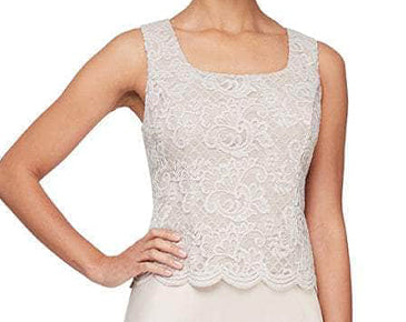 Neckline: Square
