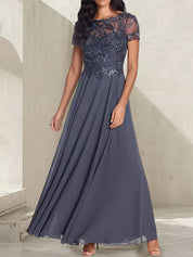 Robe longue de mère de la mariée gris anthracite, coupe trapèze et décolletée, avec perles