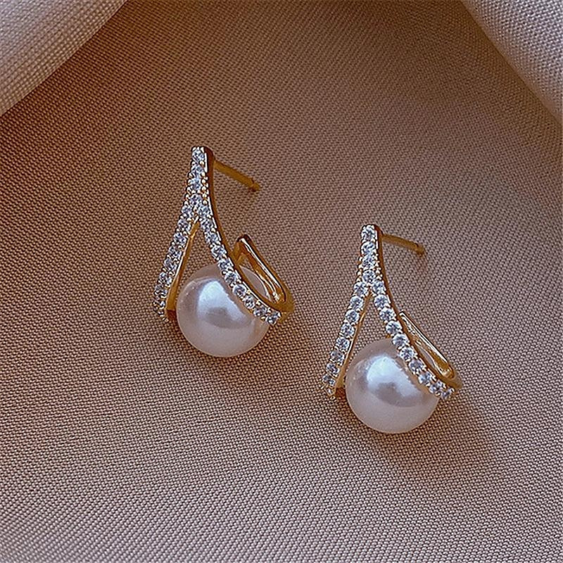 1_Pair_Women_s_Romantic_Pearl_Stud_Classic_Shining_Earrings3_6dc253ae-23ee-42d7-825e-19eac6d5ad0a.jpg