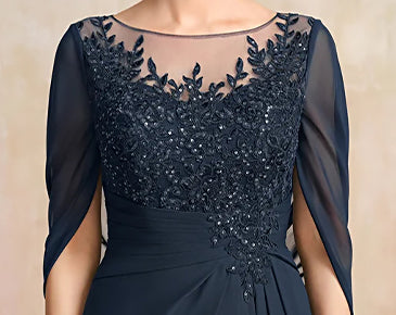 Neckline: Scoop, Illusion