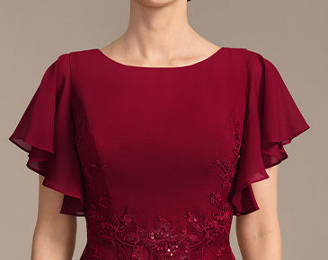 Neckline:Scoop