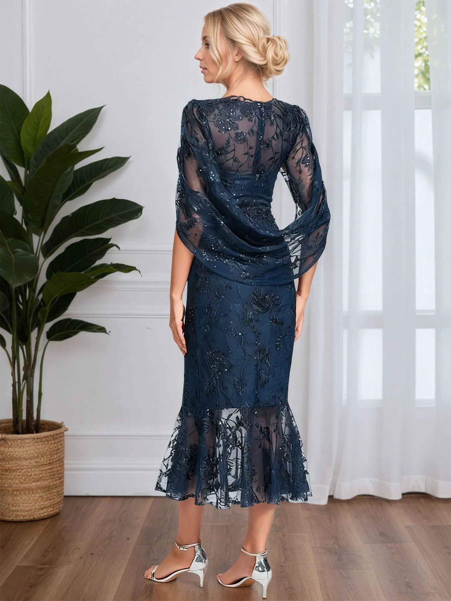 Trumpet/Mermaid V-Neck Tea-Length Tulle Lace Cocktail Dress With Sequins