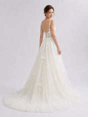 Romantic A-Line Tulle Wedding Dress with Floral Lace Bodice & 3D Appliqués