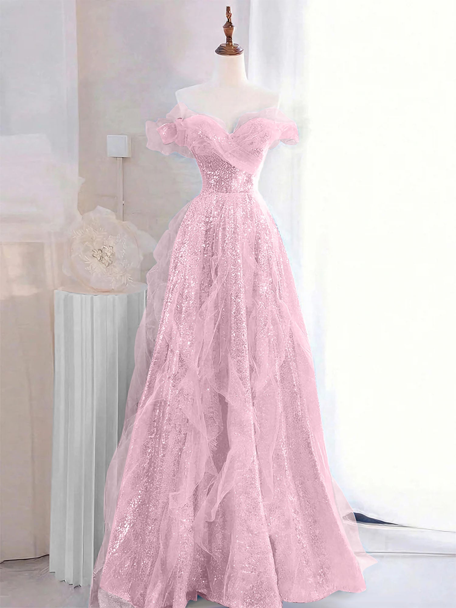 Fliederfarbenes schulterfreies Pailletten-Rüschen-Tüll-Boho-Ballkleid