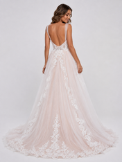 Elegant Sweetheart Lace Applique Tulle A-Line Wedding Dress with Chapel Train