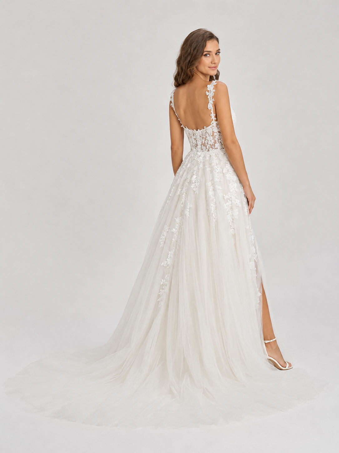 Elegant Sweetheart Lace Applique Tulle A-Line Wedding Dress with High Slit and Chapel Train