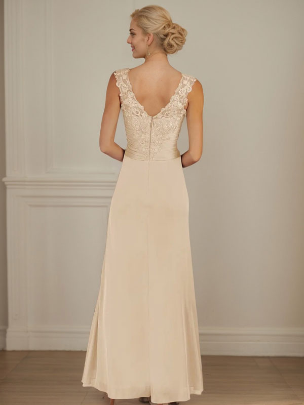 Robe en maille plissée champagne coupe trapèze avec décolleté en cœur 