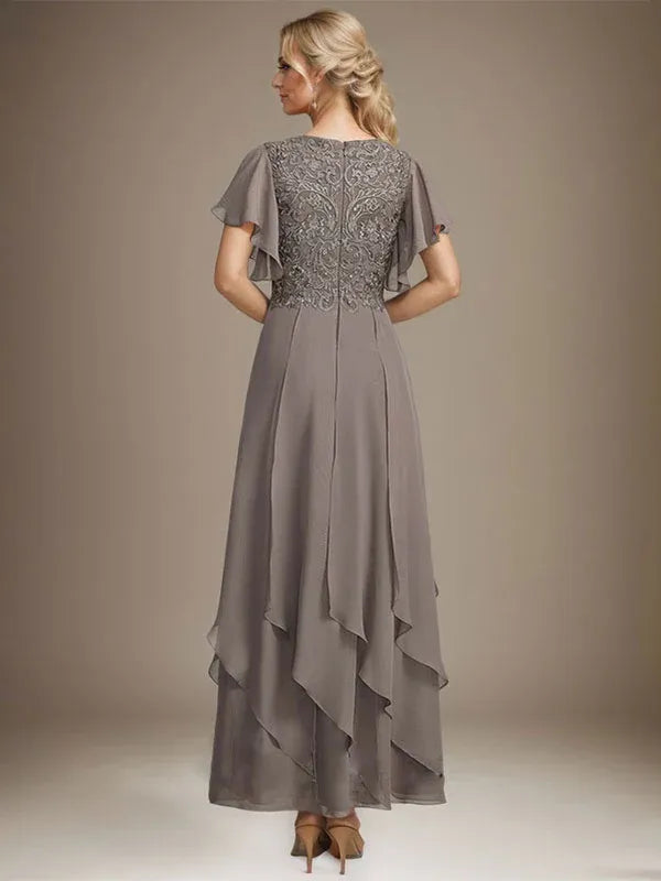 Robe de mère de la mariée trapèze, col en V, longueur cheville, en mousseline de soie et dentelle, avec volants en cascade 