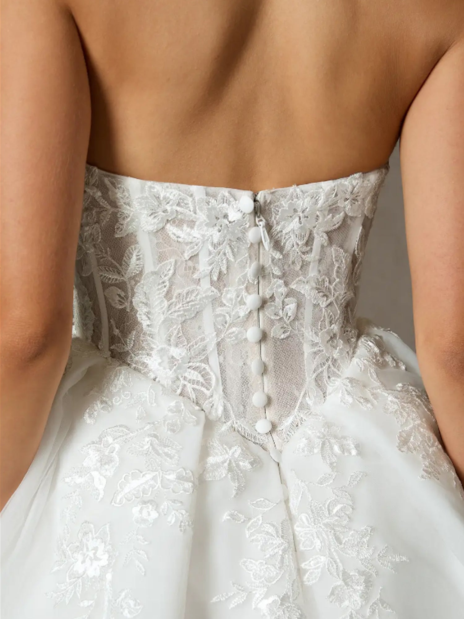 White Ball-Gown Strapless Lace Tulle Wedding Dress