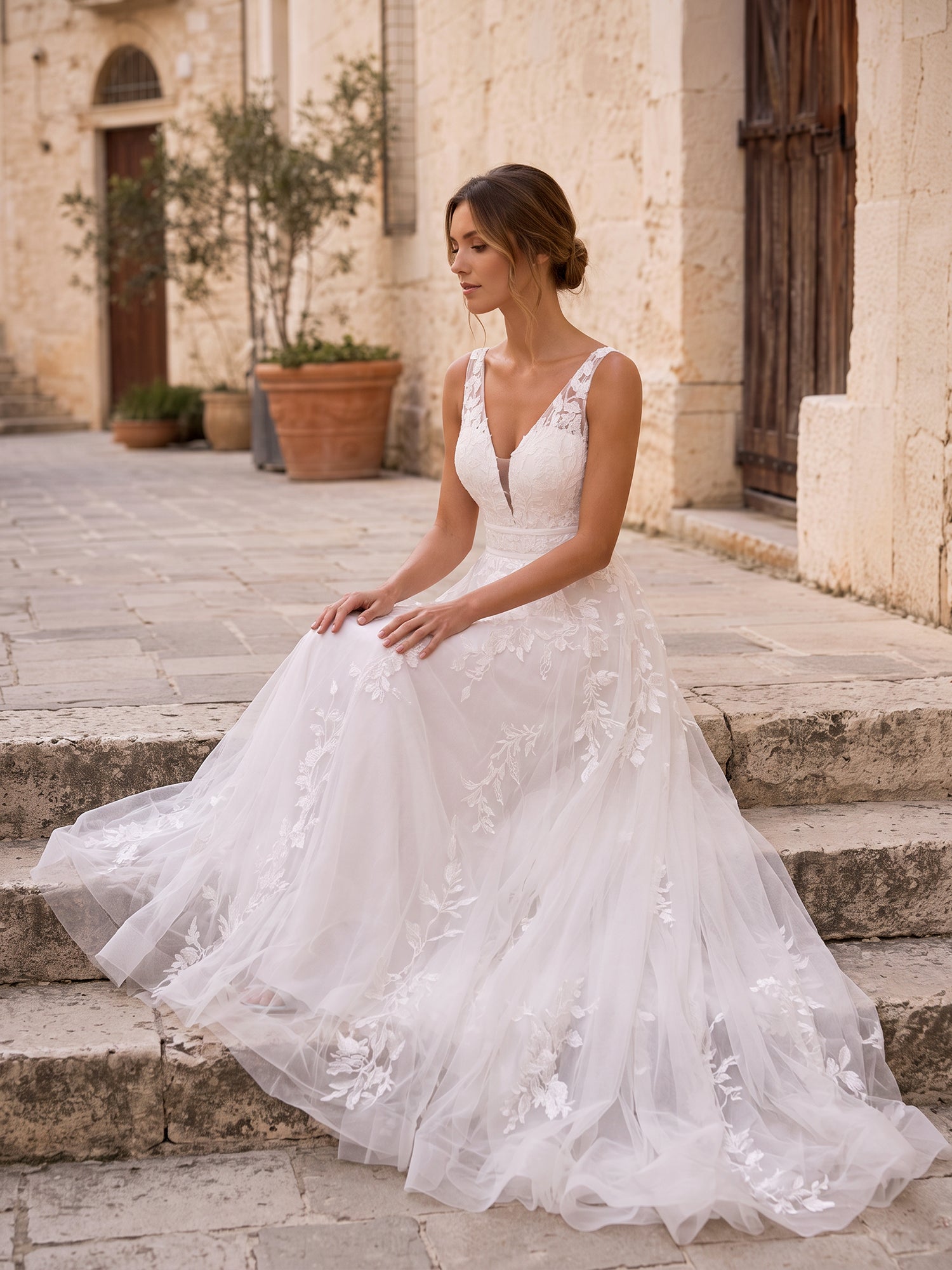 Elegant V-Neck Sleeveless A-Line Lace and Tulle Wedding Dress