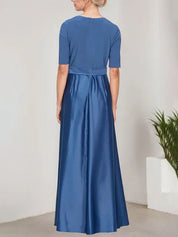 Robe de bal à décolleté surplis avec jupe ample en satin et corsage en jersey 