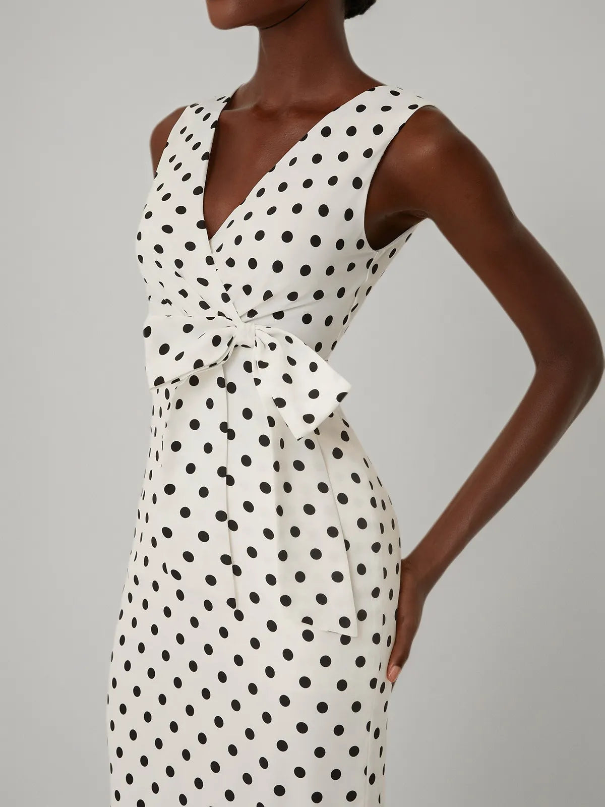 White Bow Printing Classic V Neck Sleeveless Sheath Midi Dress