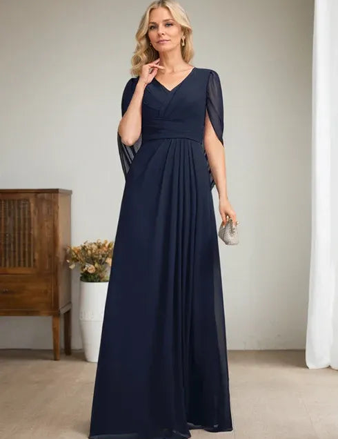 Robe longue bleu marine foncé à col en V et coupe trapèze pour mère de la mariée 