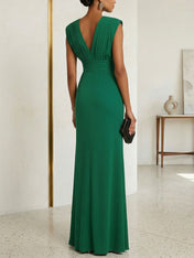 Commanding Formal Evening Dress Emerald Green Plunging V-Neck Slit Gown
