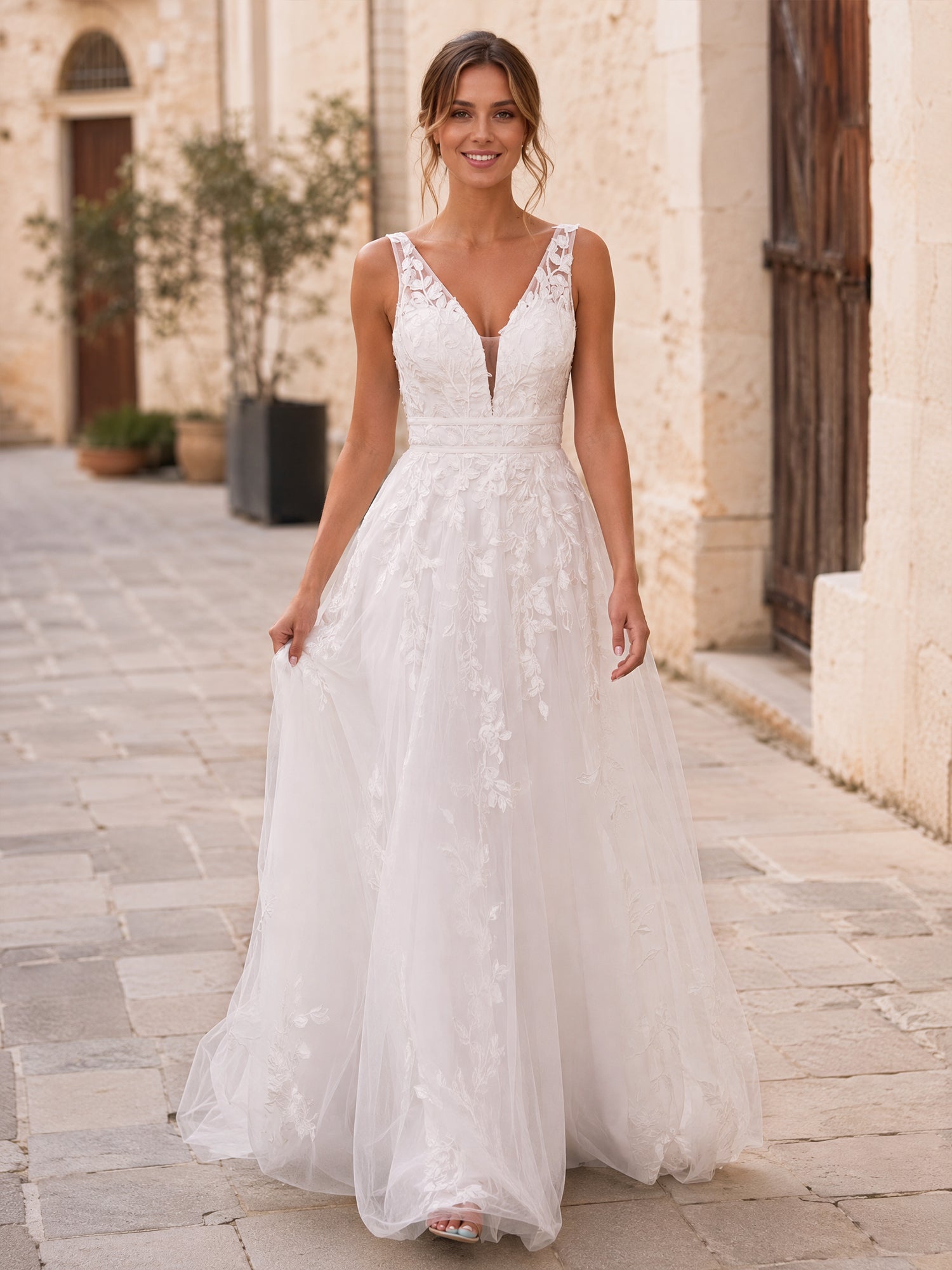 Elegant V-Neck Sleeveless A-Line Lace and Tulle Wedding Dress