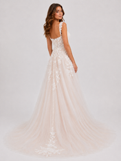 Elegant Sweetheart Neckline Lace Applique A-Line Wedding Dress with Chapel Train