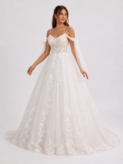 Elegant Sweetheart Lace Applique A-Line Wedding Dress with Detachable Sleeves and Chapel Train