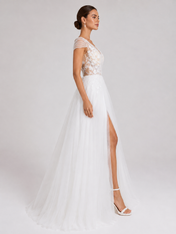 Elegant Cap Sleeve Lace Appliquéd Tulle A-Line Wedding Dress with High Slit and Chapel Train