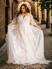 Half Sleeves Applique Wedding Dress Plus Size V Neck White Wedding Gown