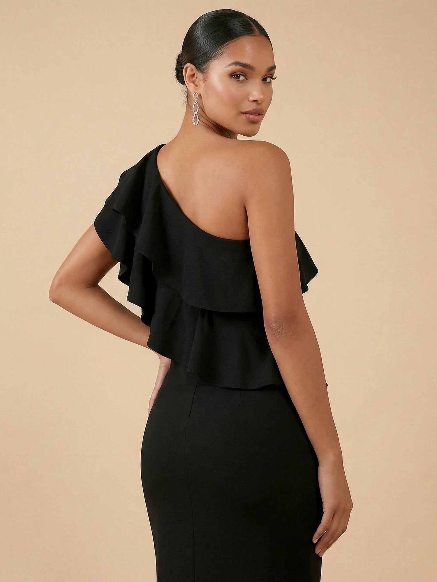 Elegant One-Shoulder Ruffle Mermaid Maxi Dress in Black