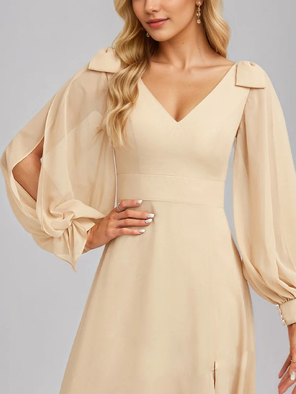 Neckline: V-Neck