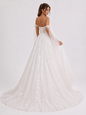 Elegant Sweetheart Lace Applique A-Line Wedding Dress with Detachable Sleeves and Chapel Train