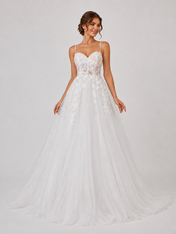 Elegant Sweetheart Lace Appliquéd Tulle A-Line Wedding Dress with Chapel Train