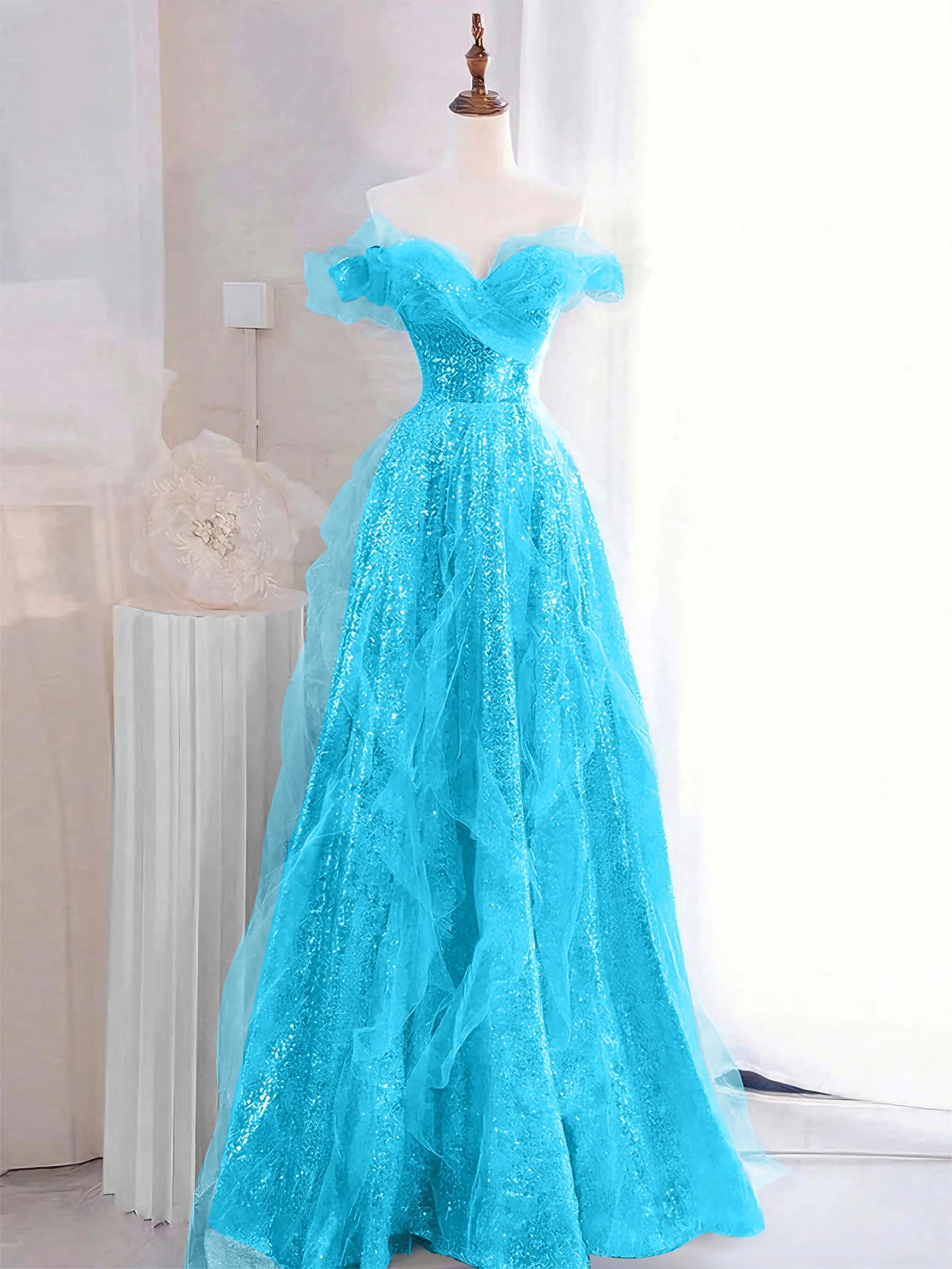 Fliederfarbenes schulterfreies Pailletten-Rüschen-Tüll-Boho-Ballkleid