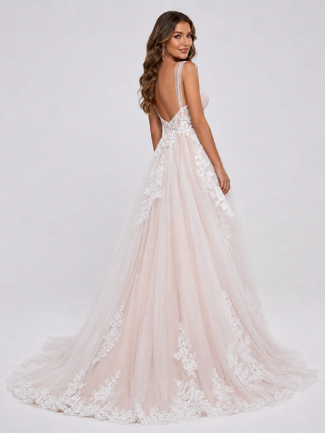 Elegant Sweetheart Lace Applique Tulle A-Line Wedding Dress with Chapel Train